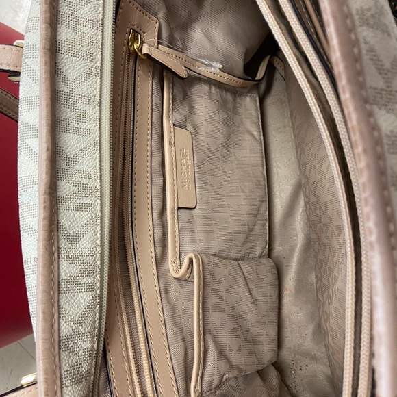 Michael Kors Jet Set Travel Tote (Large) - Picture 2 of 7